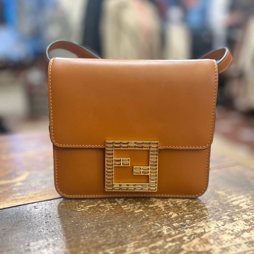 Fendi Vitello king crystal Fab crossbody leather shoulder bag 2019 MINT! Rare ❤️